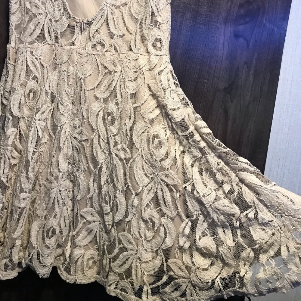 Beige Lace backless dress